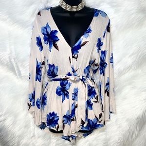 SOLD: Women’s Olivaceous Blue CreamSleeve Romper